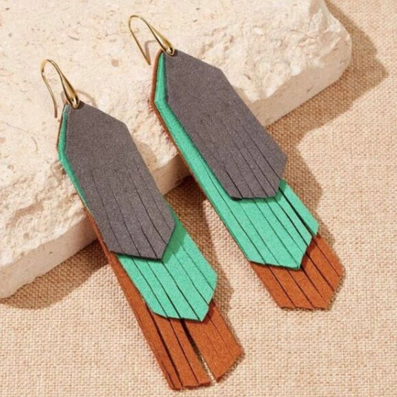 ✨ 🆕 ✨Beautiful BoHo Unique Tri Color Block Earrings💫✨ - Picture 4 of 10